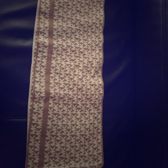 Authentic MK infinity scarf - Picture 1 of 3